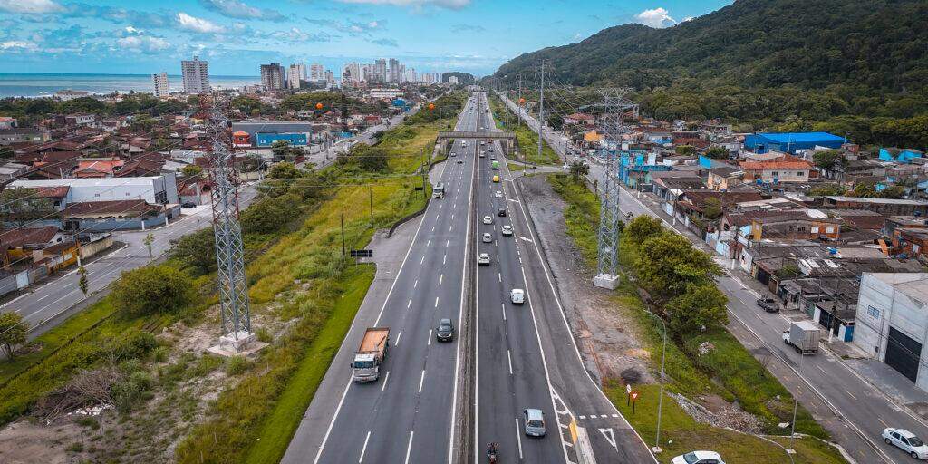 As obras de infraestrutura têm como objetivo facilitar os acessos aos bairros, proporcionar retornos mais seguros, organizar os deslocamentos locais e oferecer travessias mais acessíveis para pedestres