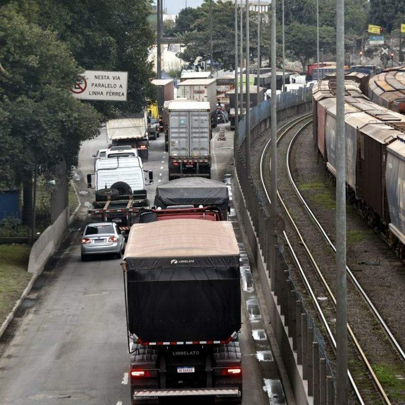 Filas se formam quando volume de caminhões, em poucas horas, supera a capacidade de recebimento dos terminais nos portos brasileiros