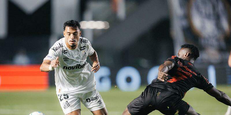 Bem nas Copas do Brasil e Sul-Americana, o Santos de Gabriel Menino vai mal no Brasileirão