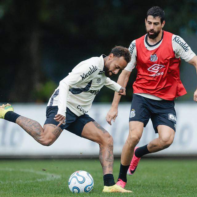 Neymar deve ser relacionado para  jogar contra o Macará, nesta quinta, na Vila Belmiro