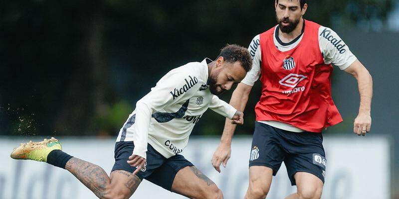 Neymar deve ser relacionado para  jogar contra o Macará, nesta quinta, na Vila Belmiro