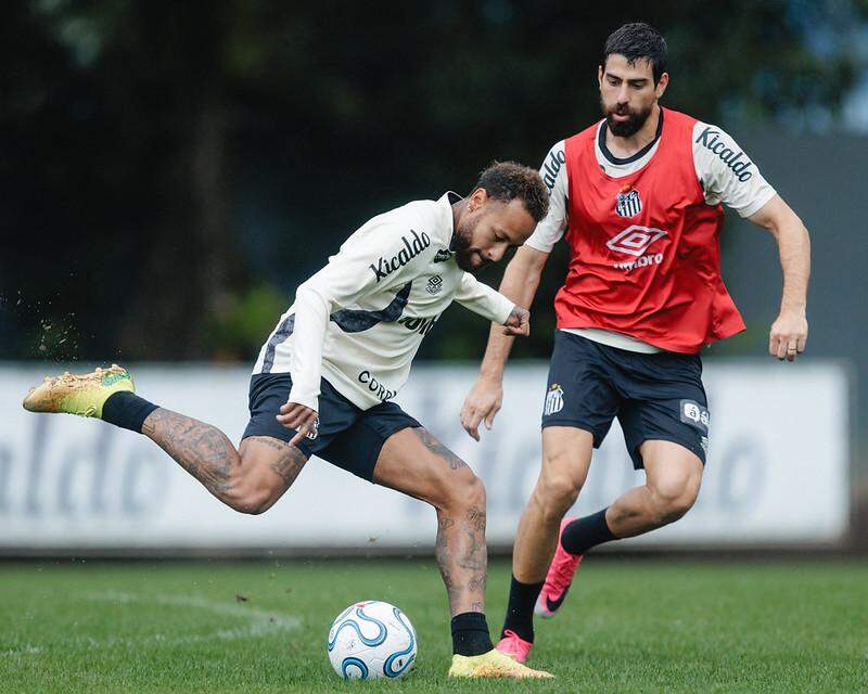 Neymar deve ser relacionado para  jogar contra o Macará, nesta quinta, na Vila Belmiro