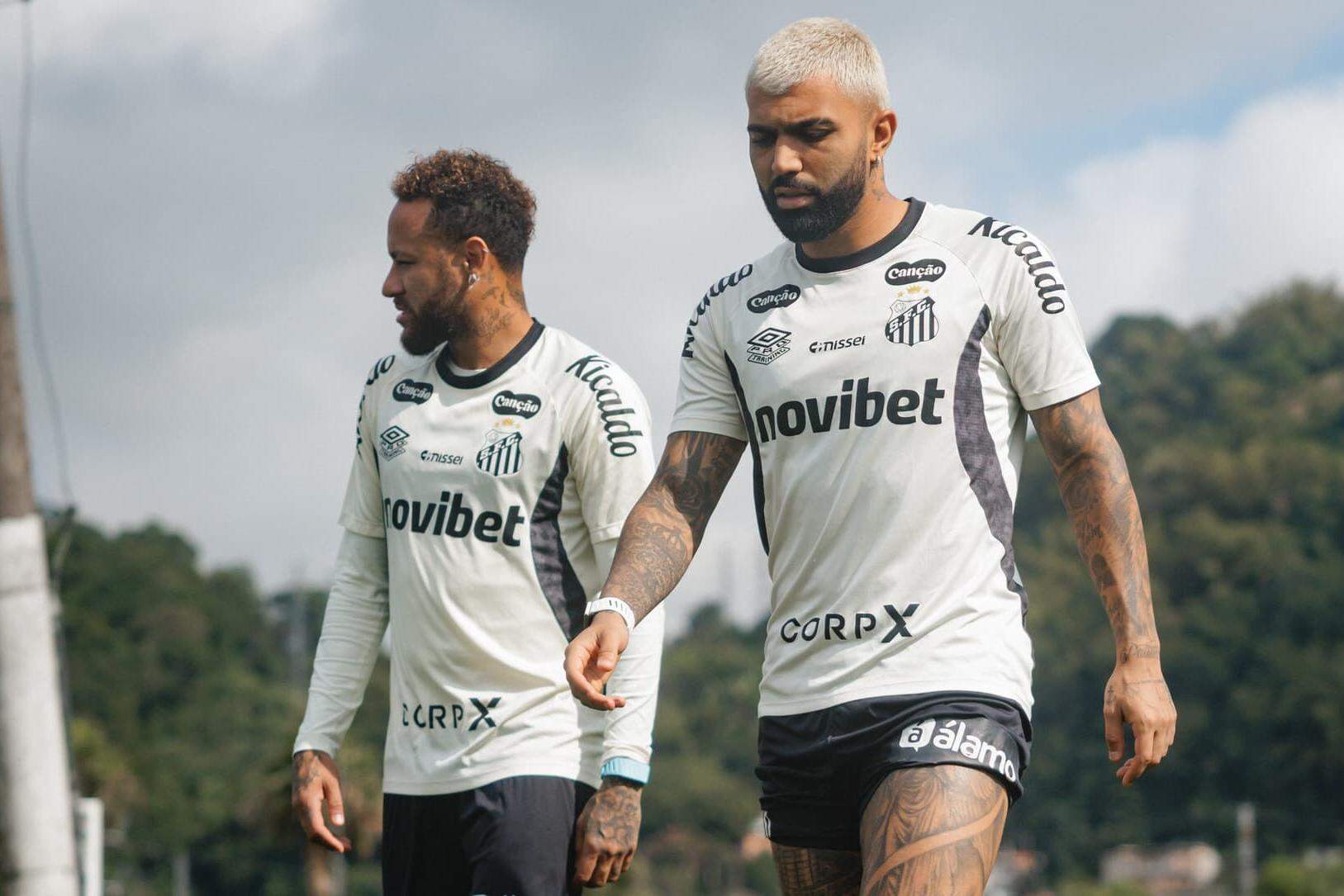 Neymar e Gabigol, que busca o centésimo gol pelo Peixe, vão formar novamente a dupla de ataque do Peixe