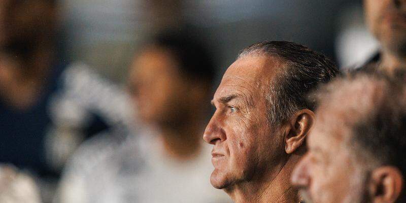 Pressionado pelo mau momento do Santos no Brasileirão, Cuca tenta reverter o ânimo do time com vitória na Sul-Americana
