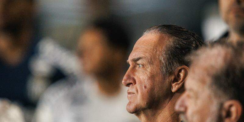Pressionado pelo mau momento do Santos no Brasileirão, Cuca tenta reverter o ânimo do time com vitória na Sul-Americana