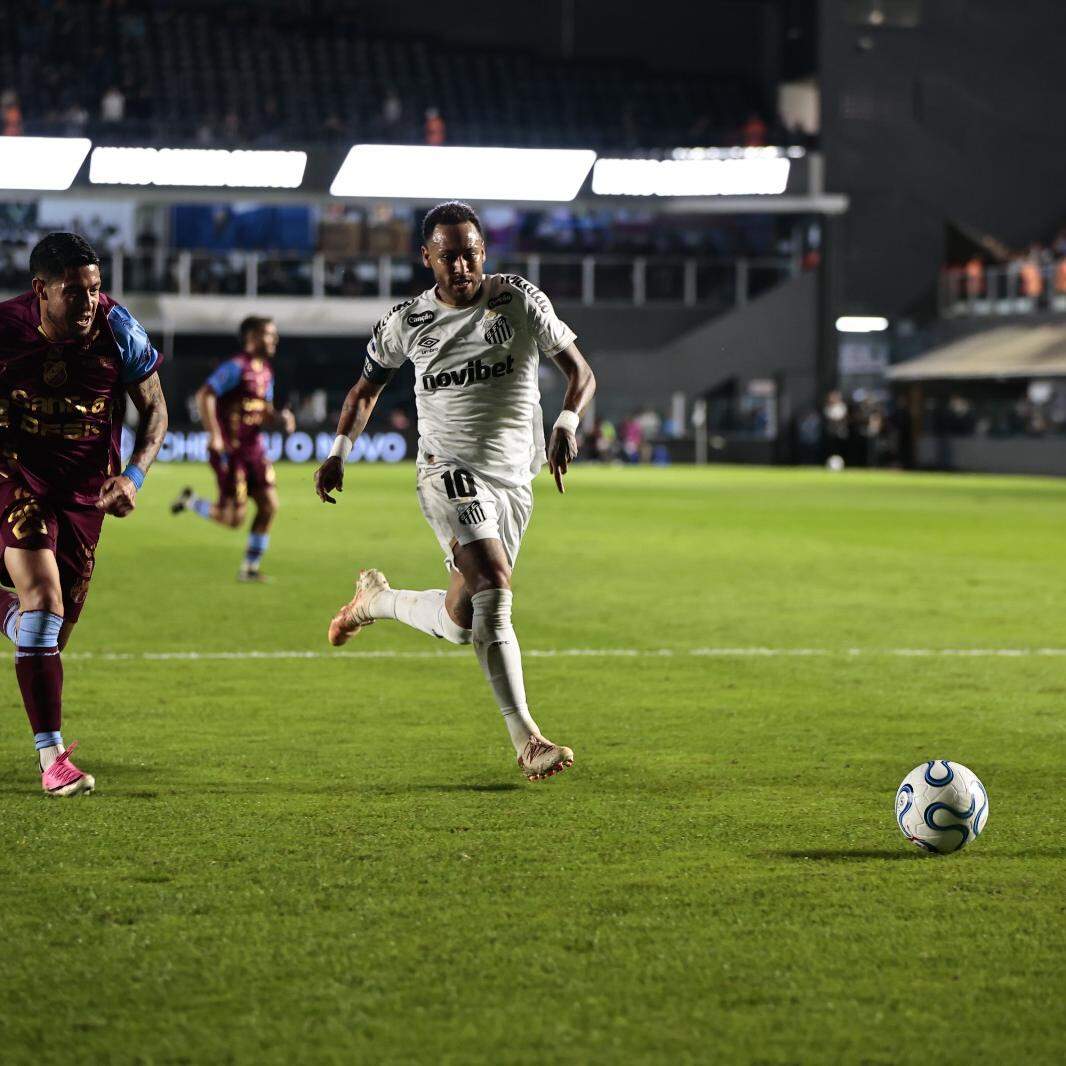 Jogo de ida aconteceu na noite desta quinta-feira (13), na Vila Belmiro, pelas oitavas de final da Copa Sul-Americana