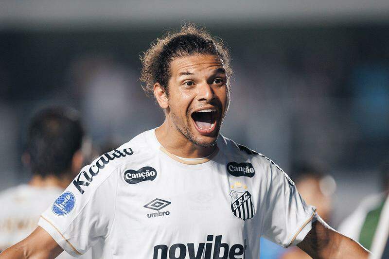 Arão rebate críticas à defesa do Santos: 'Mesmo a melhor defesa também sofre gols'