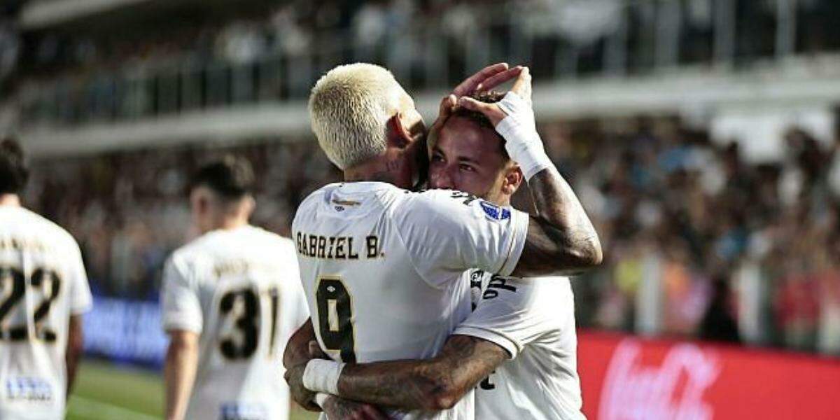 Gabigol e Neymar comemoram gol do Santos pela Copa Sul-Americana