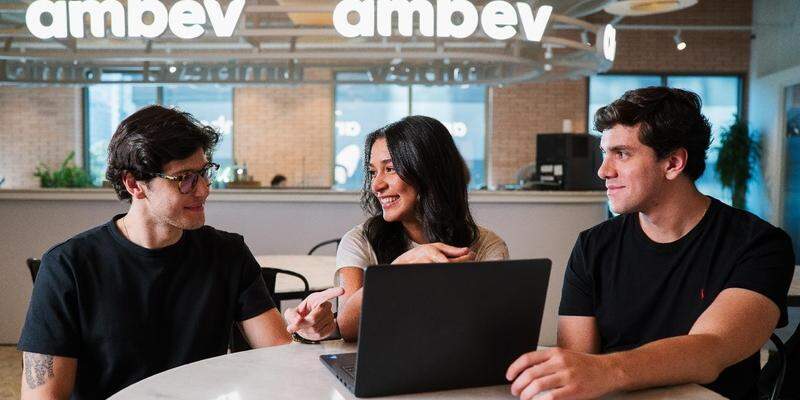 Quem busca uma chance para ingressar no mercado de trabalho ou iniciar uma nova carreira pode concorrer a 10.589 vagas nesta semana