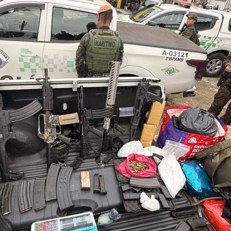 Armas e outros ilícitos foram levados para a delegacia