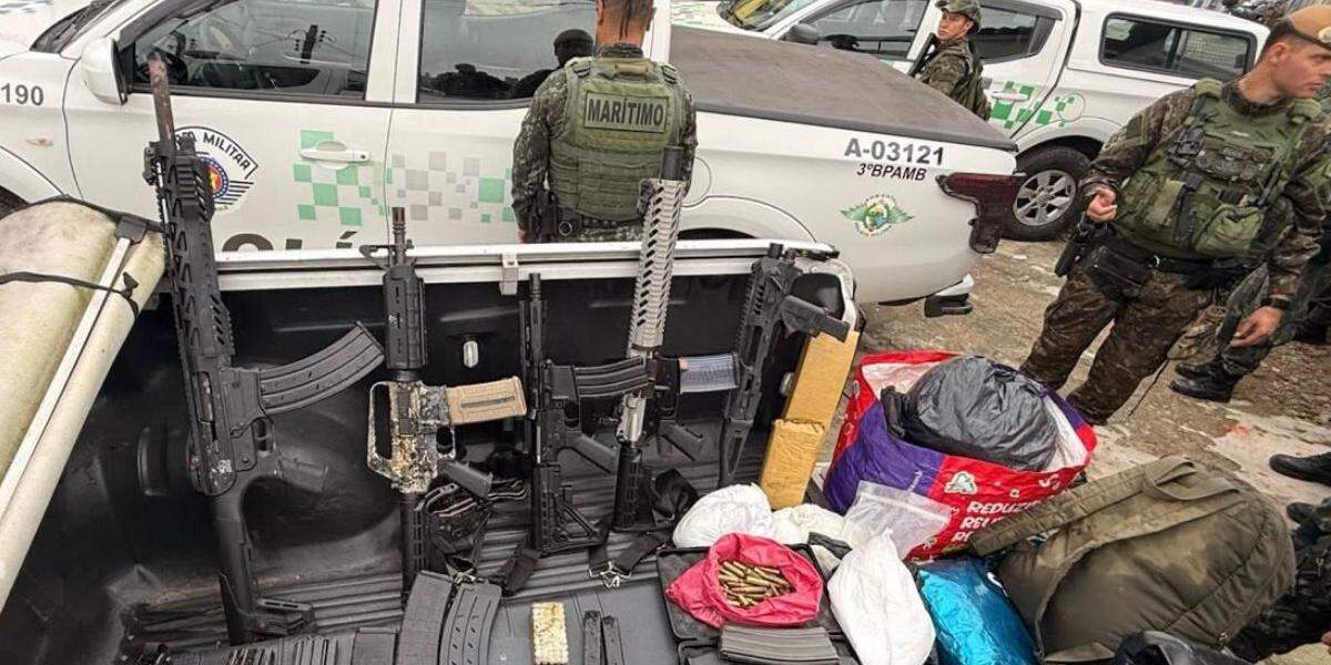 Armas e outros ilícitos foram levados para a delegacia