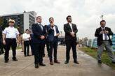 Presidente da APS, Anderson Pomini (no centro), explica detalhes sobre o porto para o ministro Wellington César Lima e Silva (de gravata)