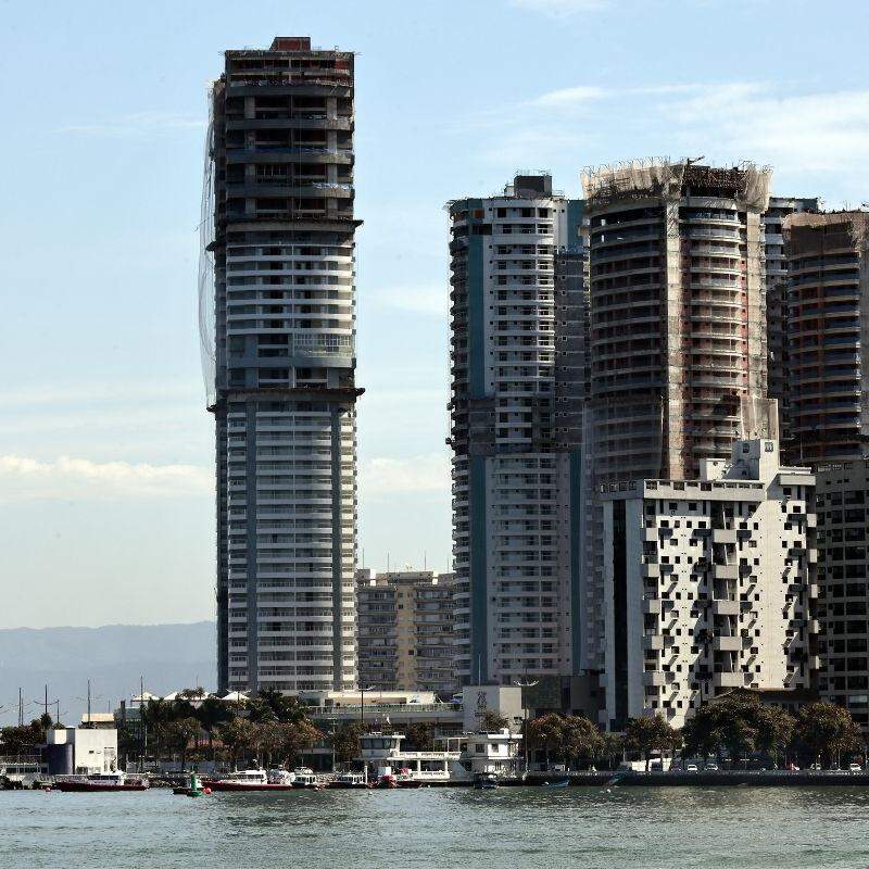 Construção na Ponta da Praia: empresas reduziram lançamentos, mas profissionais do mercado dizem que ainda há estoque para atender região