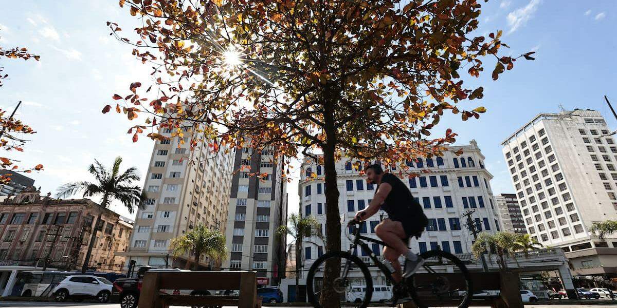 Quem deseja trabalhar e morar em Santos conta com mais de 400 vagas disponíveis em concursos promovidos pela Prefeitura