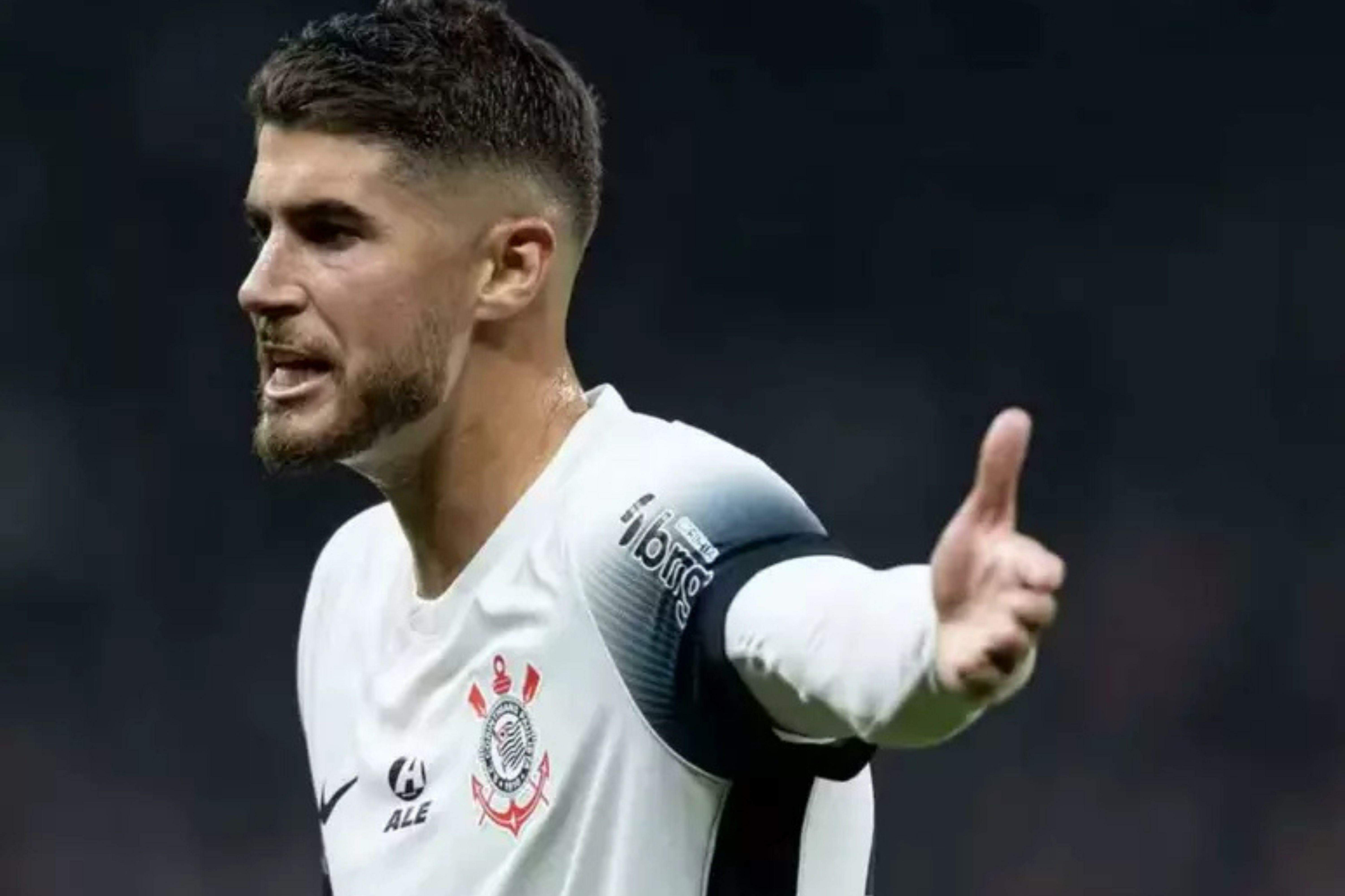 Pedro Raul sofre trauma na costela e vira dúvida no Corinthians para duelo com Cruzeiro