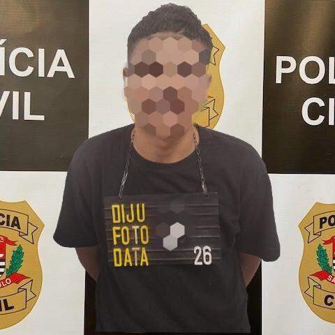 Além de compartilhamento de conteúdo ilícito, adolescente também teria manipulado psicologicamente usuários no ambiente virtual, utilizado diferentes identidades digitais e participado de comunidades online investigadas por autoridades devido à circulação de conteúdos violentos e à exposição de menores a situações de risco