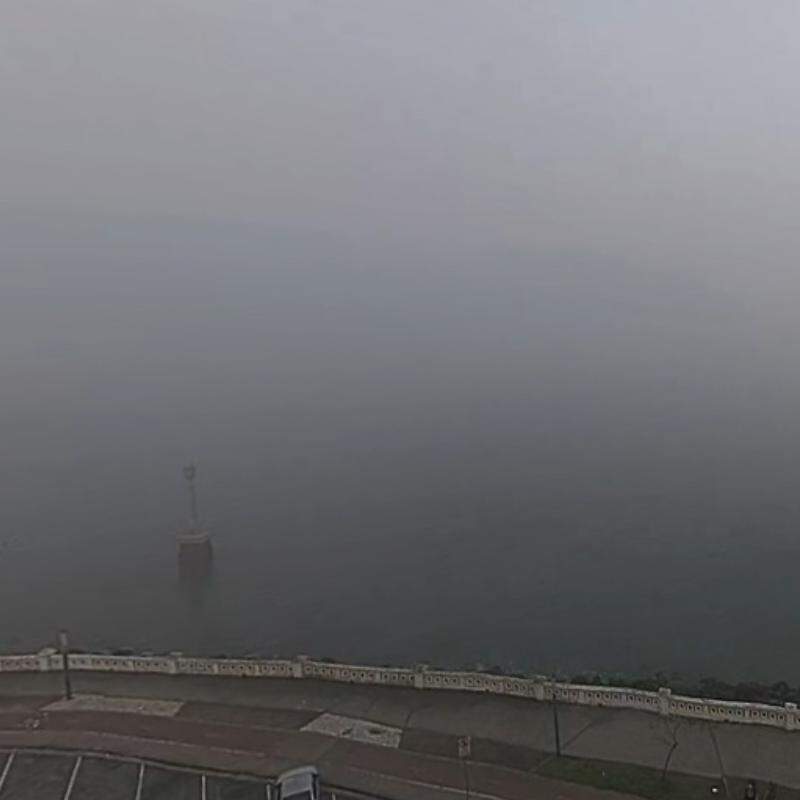 Nevoeiro provocou interrupção da navegação no canal do Porto de Santos neste domingo (16)