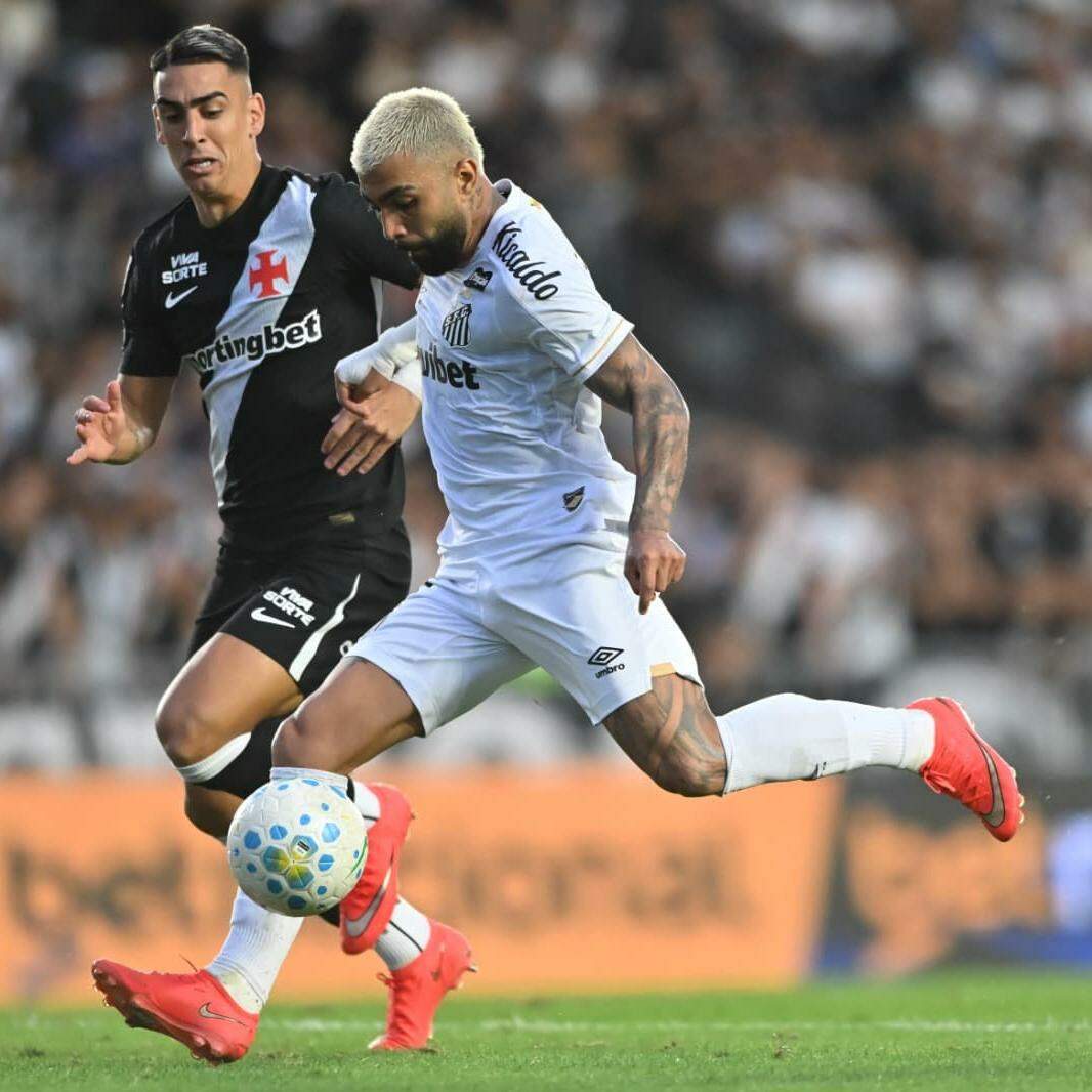 Gabigol abriu o caminho para a vitória, com o 17º gol marcado pelo Santos nesta temporada