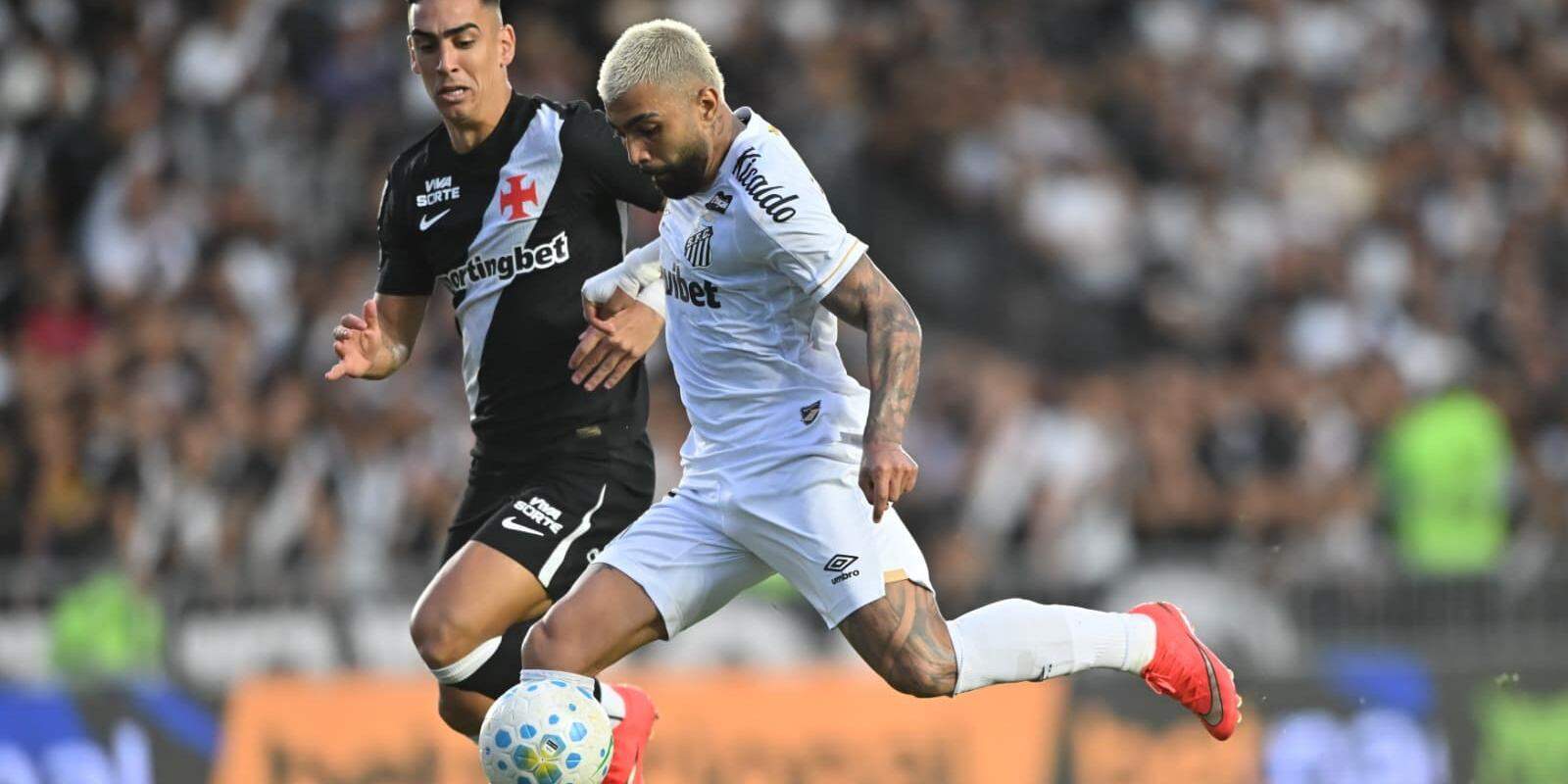 Gabigol abriu o caminho para a vitória, com o 17º gol marcado pelo Santos nesta temporada