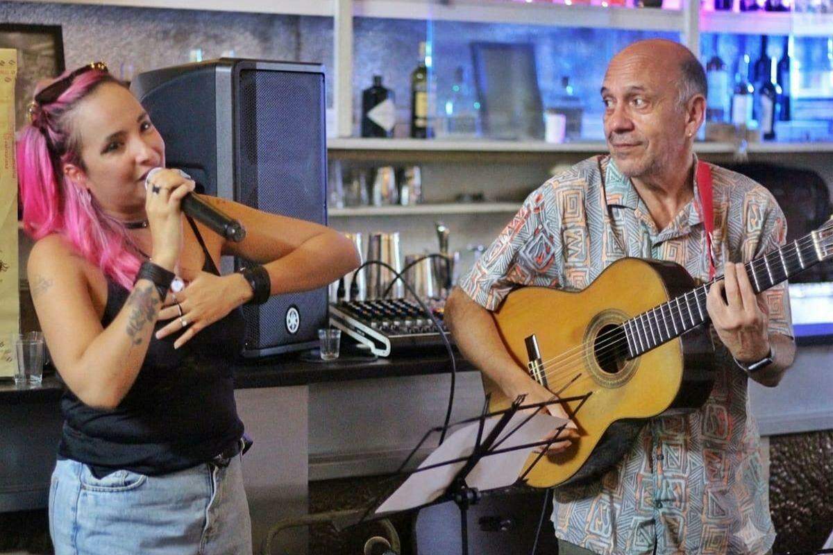 A cantora e o violonista exaltam a força criativa das mulheres