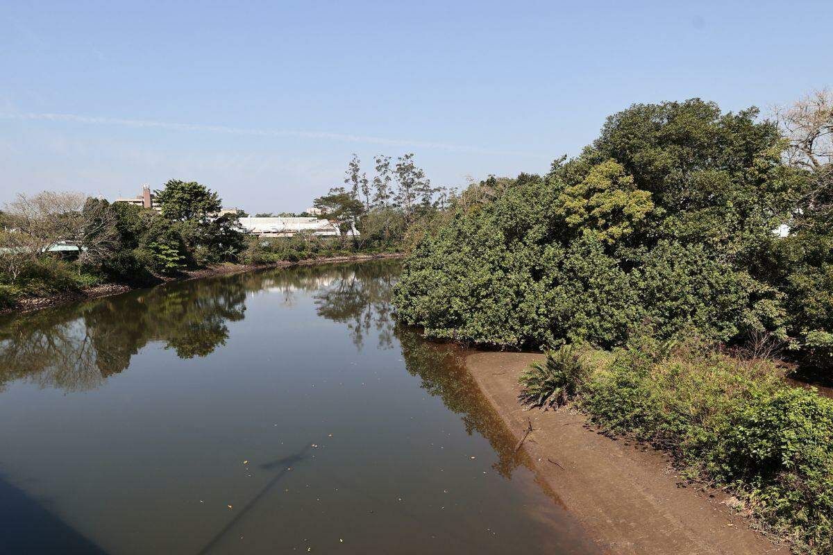 Rio Cubatão, que nasce no ABC, é um dos que cortam o território