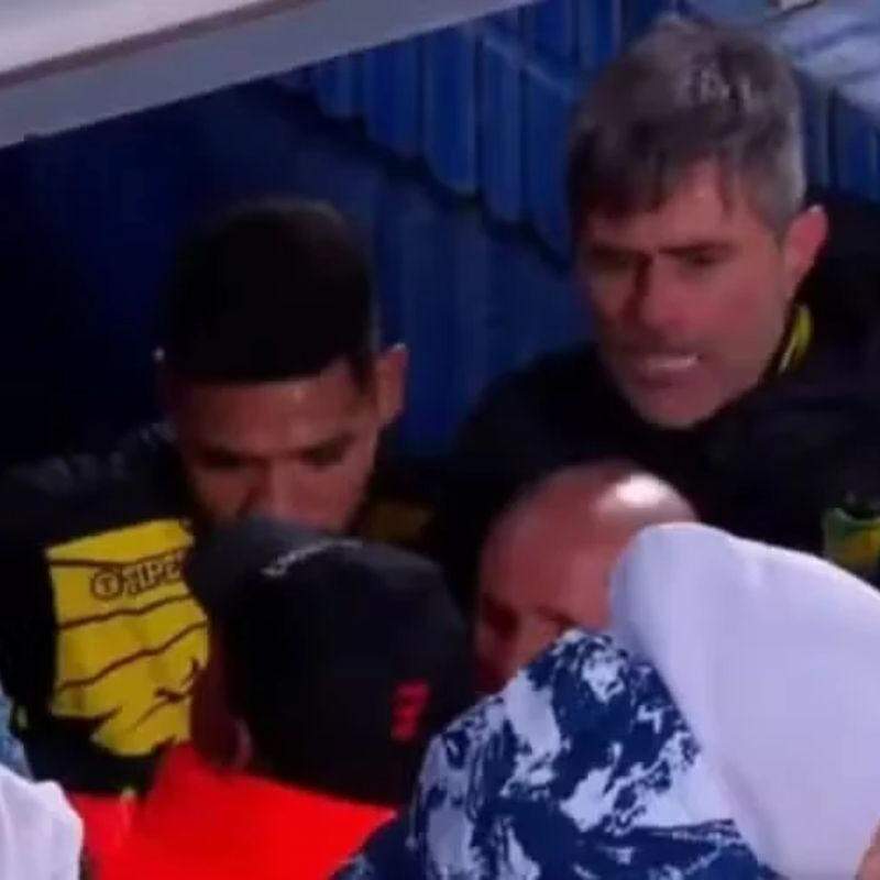 Treinadores de Velez e Defensa Y Justicia trocam socos após partida do Campeonato Argentino