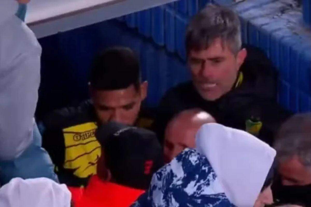 Treinadores de Velez e Defensa Y Justicia trocam socos após partida do Campeonato Argentino