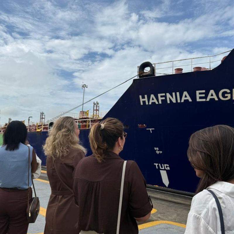 Integrantes de comitiva do Grupo Tribuna acompanharam de perto passagem de navio no Canal do Panamá