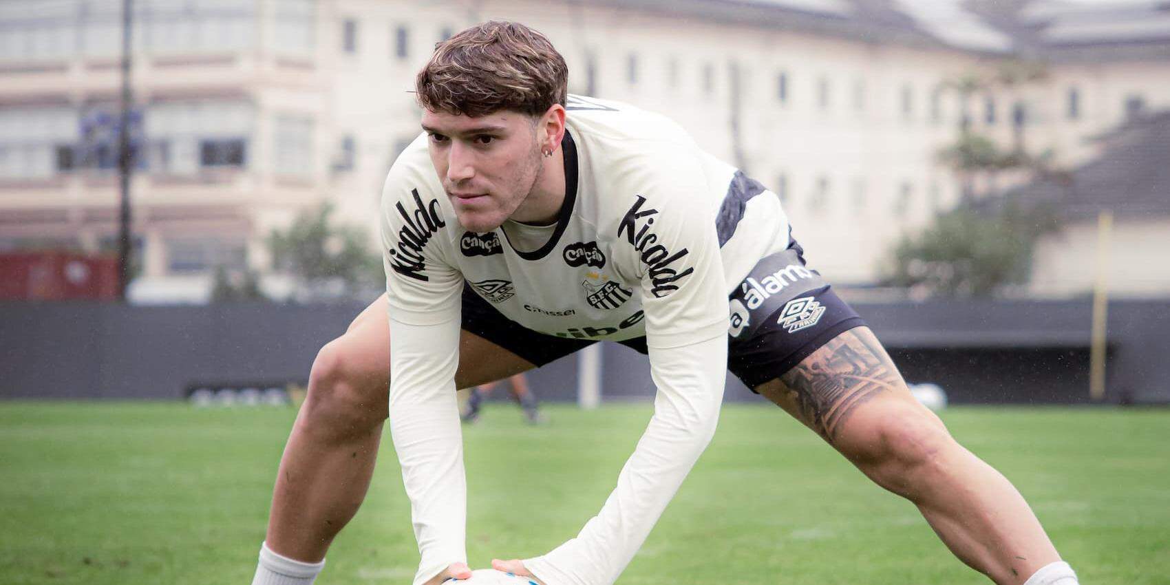 Sem Neymar e Gabigol, Rollheiser será a maior referência técnica do Peixe na decisão da vaga na Copa Sul-Americana
