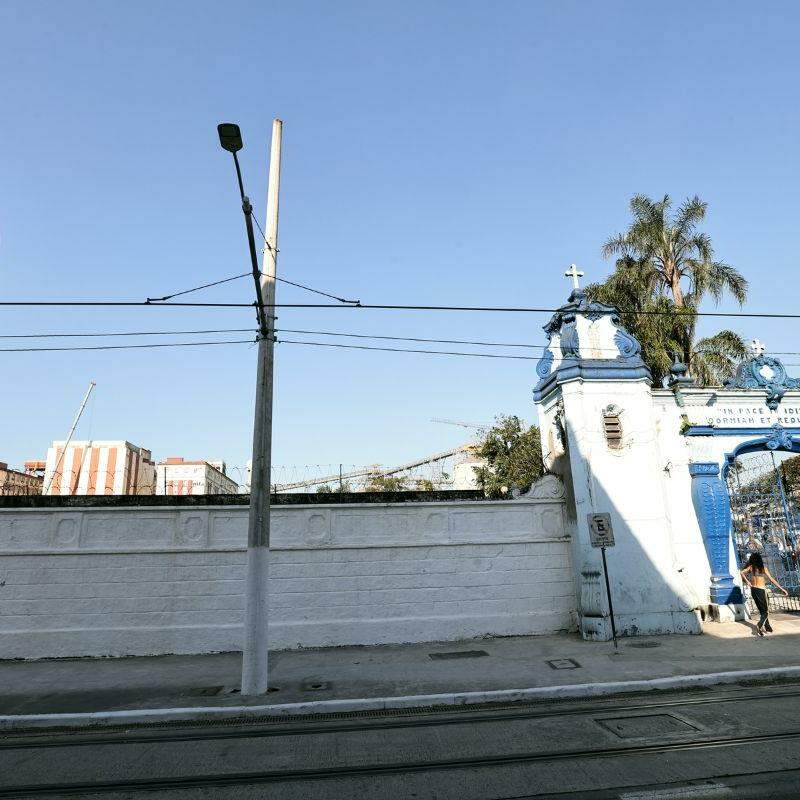 Há relatos pelos quais frequentadores do cemitério evitam parar ao redor por temer furtos ou abordagens