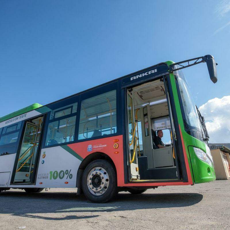Veículos movidos a eletricidade estão sendo testados em linhas do transporte coletivo municipal