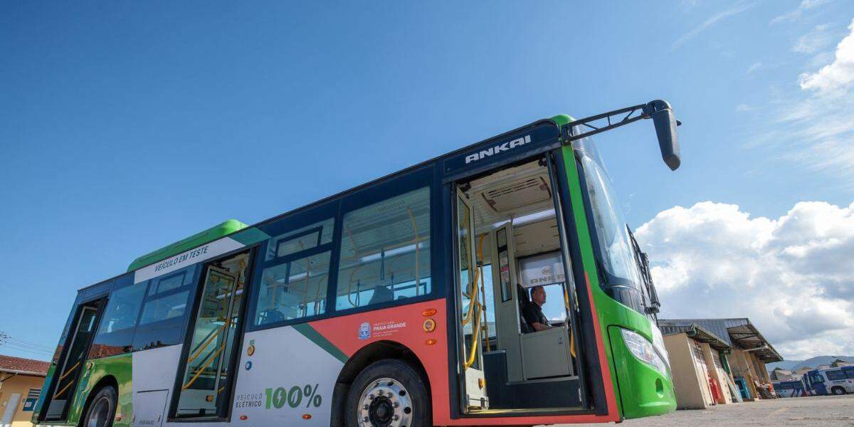 Veículos movidos a eletricidade estão sendo testados em linhas do transporte coletivo municipal