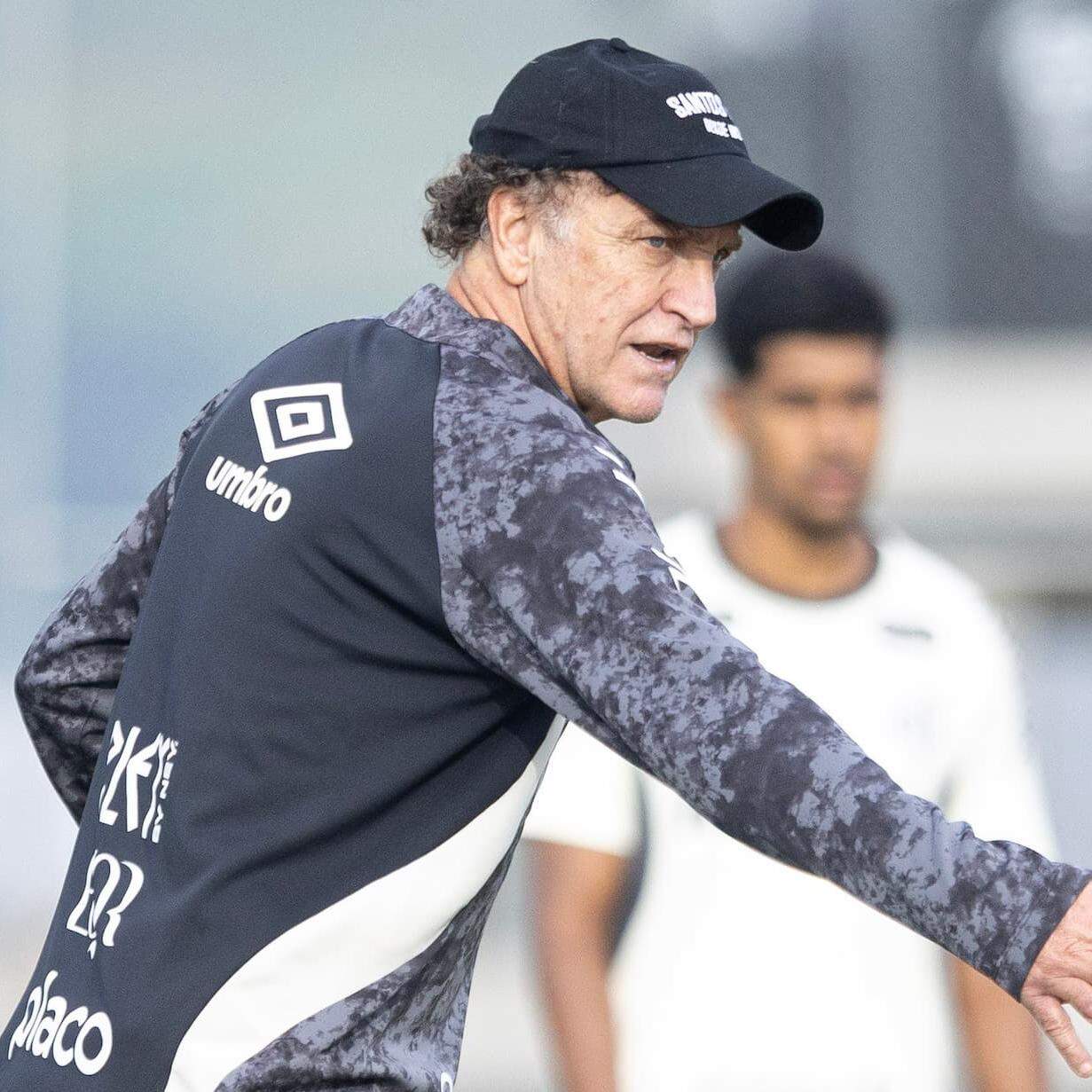 Cuca: “Provavelmente, a gente volta com o Oliva, perdemos o Neymar"