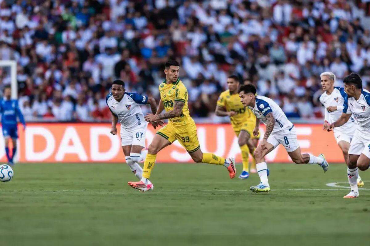 O time paulista foi superior aos equatorianos durante a maior parte do jogo, dando poucas chances à LDU