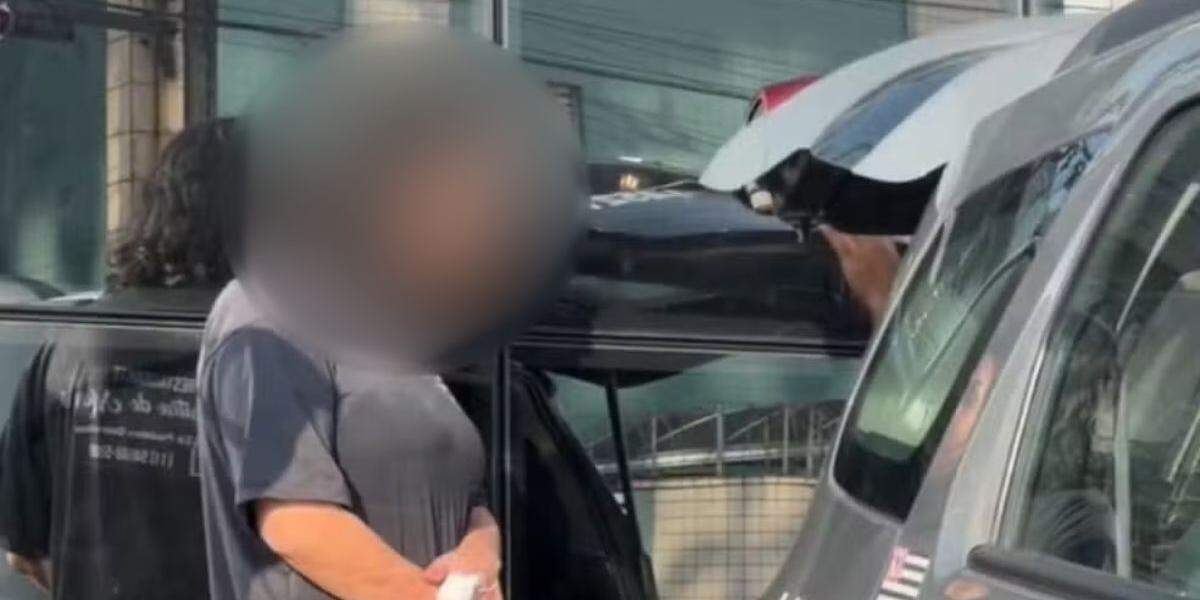 Mulher foi detida e levada para a delegacia após tentar matar o homem
