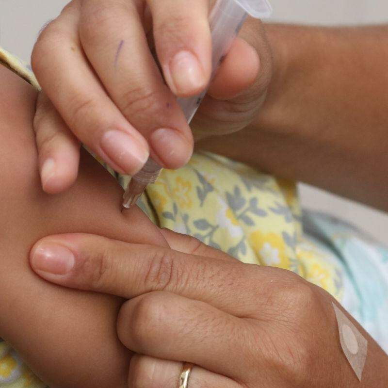 Alvo do Dia D são menores de 15 anos, mas parte dos municípios vacina também pessoas de outras idades