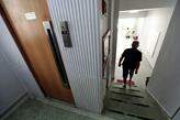 Lance de escada para acessar ou sair do elevador: investimento de condomínio contra problemas de mobilidade