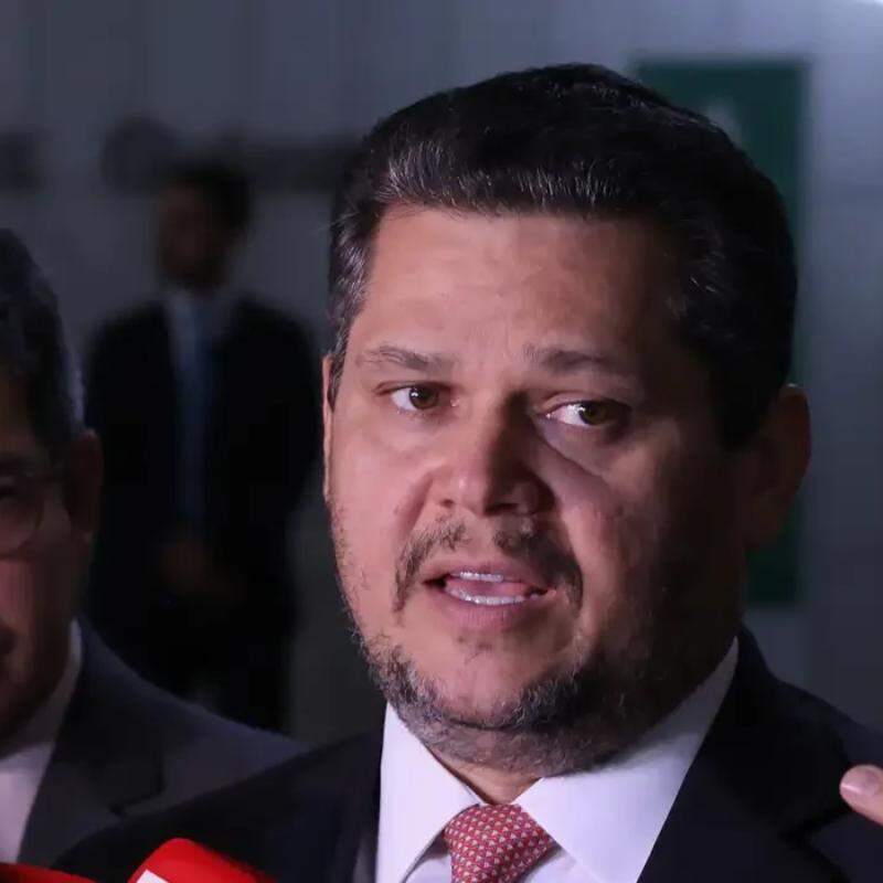 Alcolumbre envia PEC do fim da escala 6x1 para CCJ do Senado 