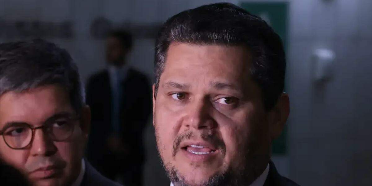 Alcolumbre envia PEC do fim da escala 6x1 para CCJ do Senado 