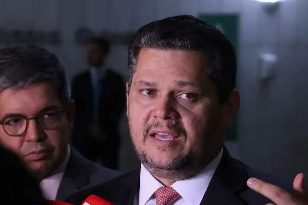 Alcolumbre envia PEC do fim da escala 6x1 para CCJ do Senado 