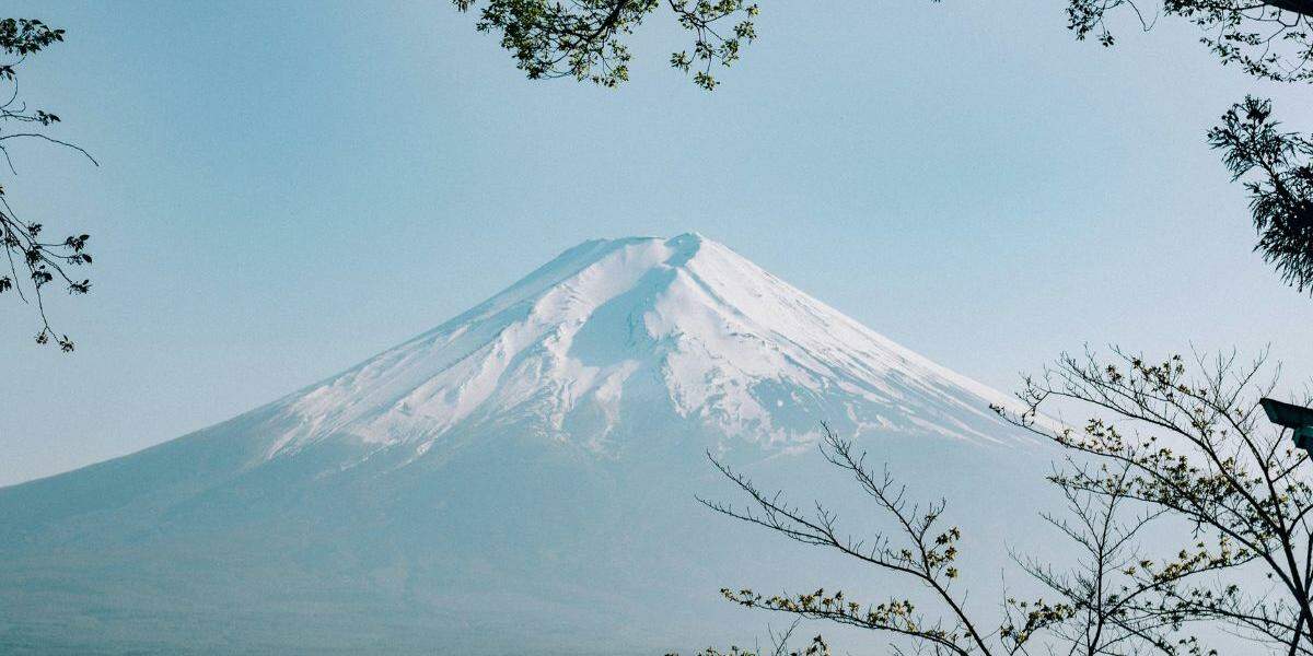 Homem de 48 anos deixou filho, de 7, sozinho em trilha no Monte Fuji, no Japão