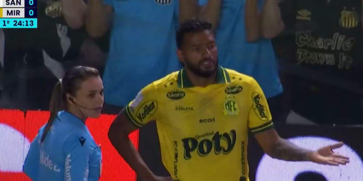 Reinaldo foi atingido por cusparada na Vila Belmiro