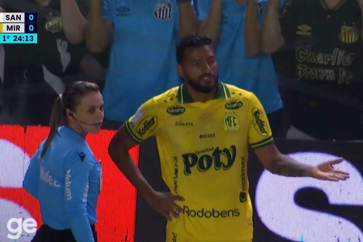 Reinaldo foi atingido por cusparada na Vila Belmiro