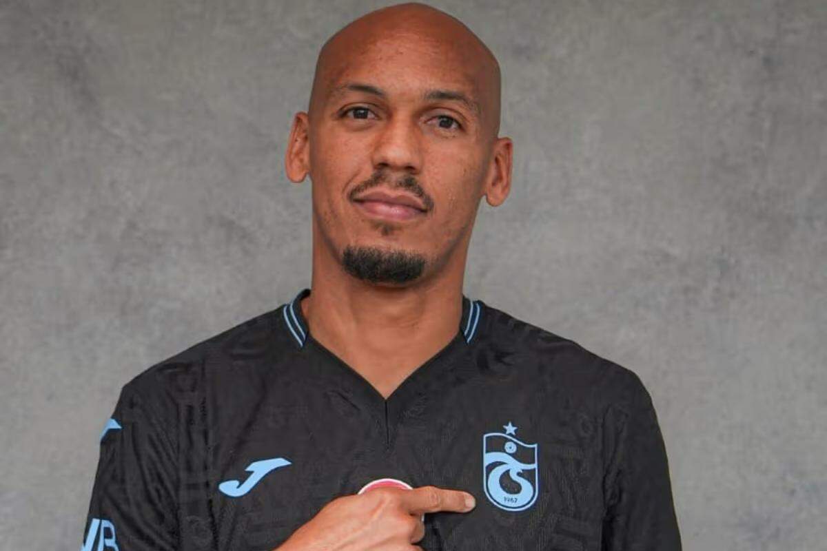 Brasileiro assinou com o clube turco
