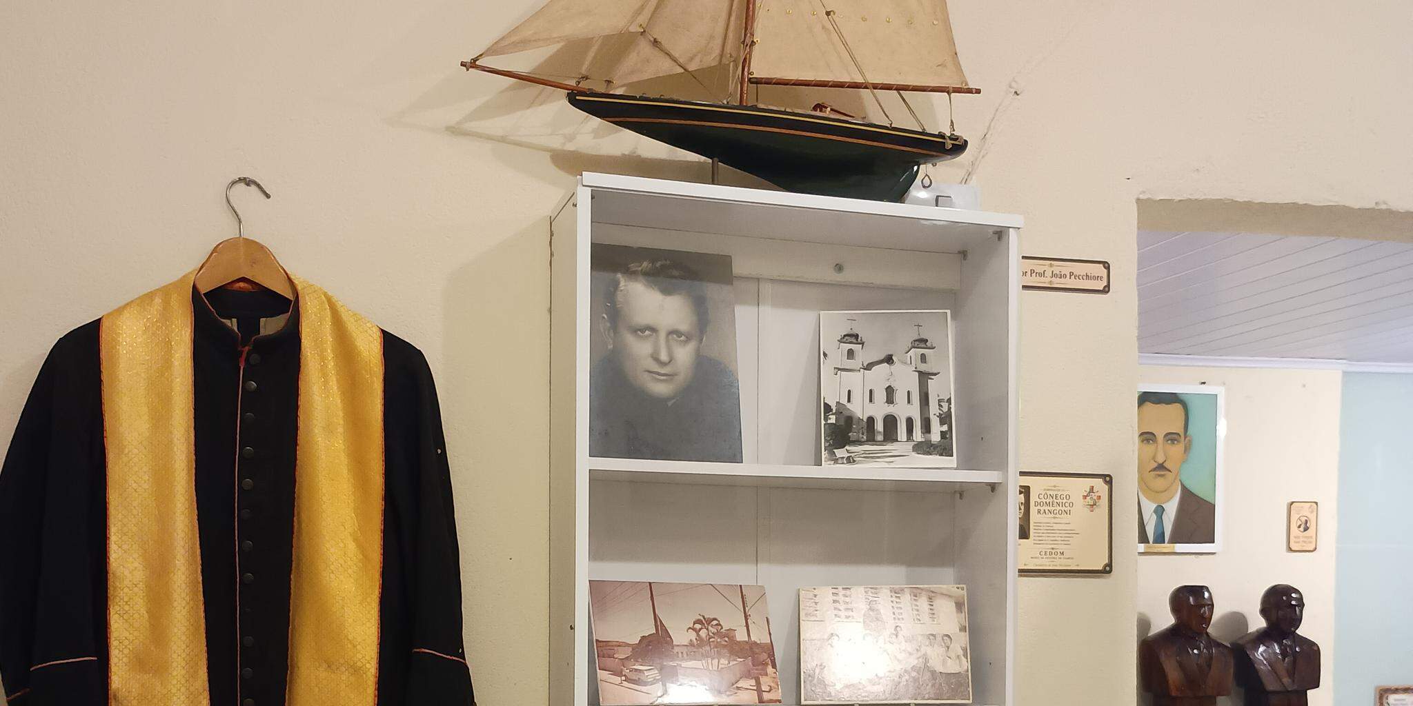 De maquetes a cartões postais e fotografias: público pode visitar