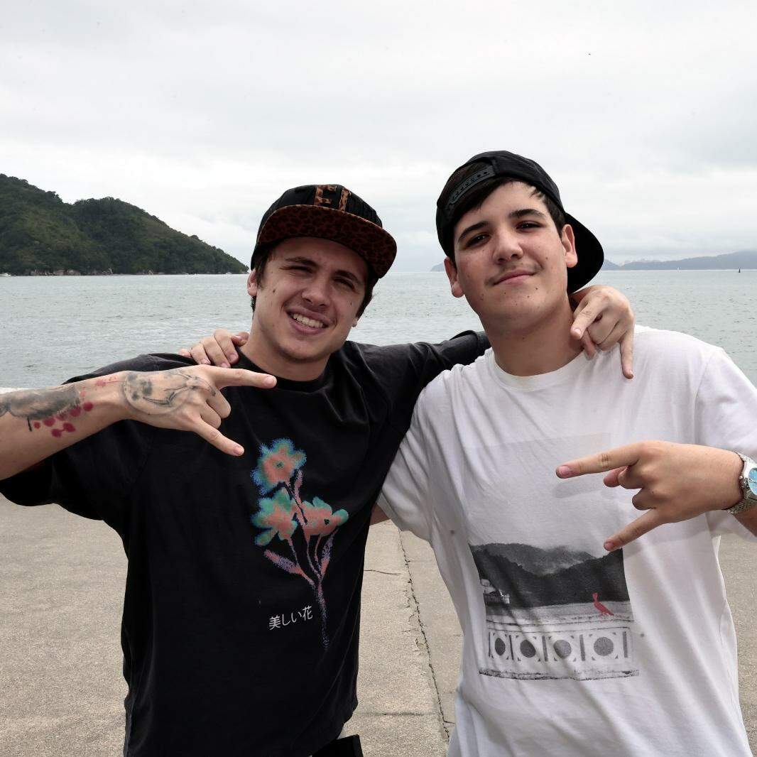 João (à esq.) e Enrico estão empolgados com o 013NaVoz e o crescimento do projeto na internet