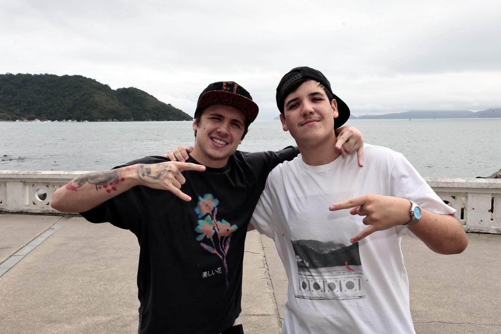 João (à esq.) e Enrico estão empolgados com o 013NaVoz e o crescimento do projeto na internet