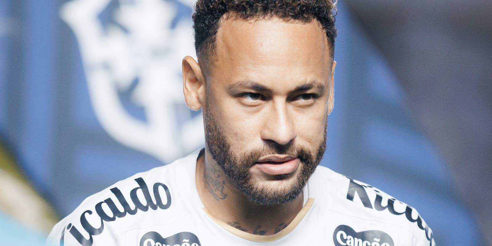 Joga ou não joga? Pendurado, Neymar é dúvida para o primeiro confronto do mata-mata contra o Palmeiras