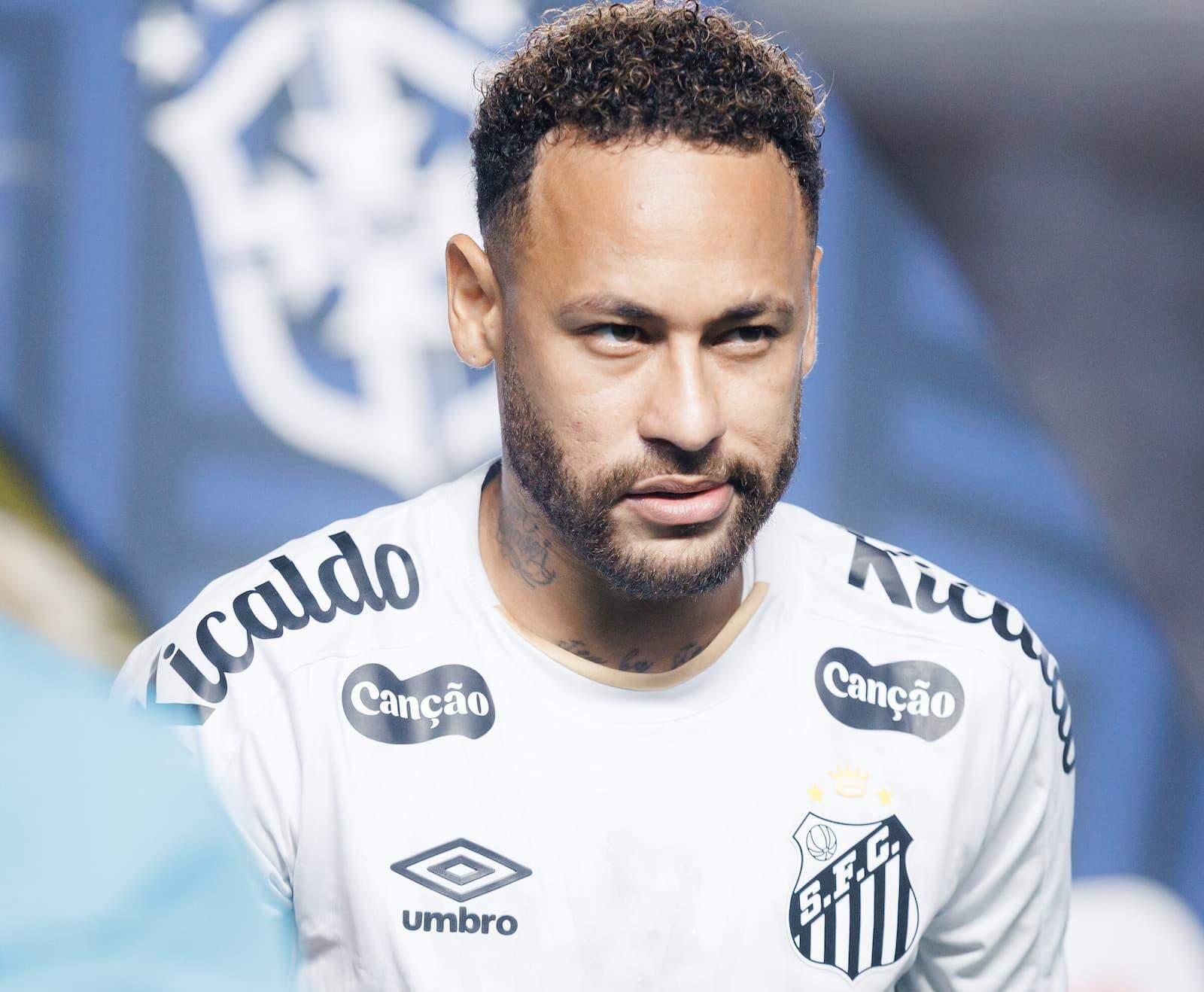 Joga ou não joga? Pendurado, Neymar é dúvida para o primeiro confronto do mata-mata contra o Palmeiras