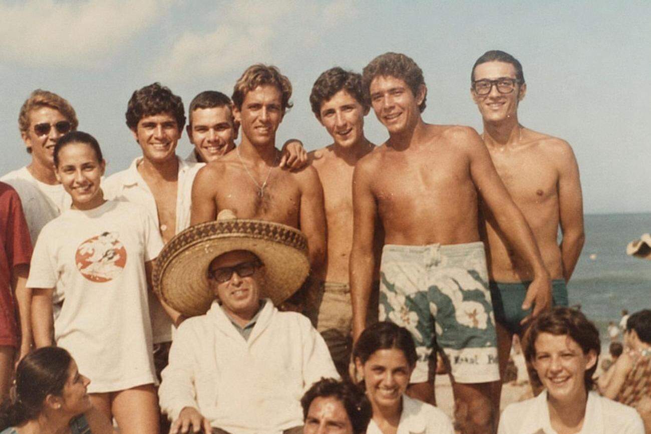 A Turma dos Big Kahuna, no Canal 3, com Aristóteles Guimarães, pai de Pardal, ao centro